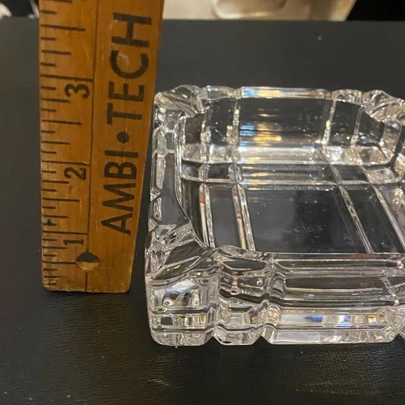 Elegant Crystal Glass Ashtray ashtray - Picture 3 of 4